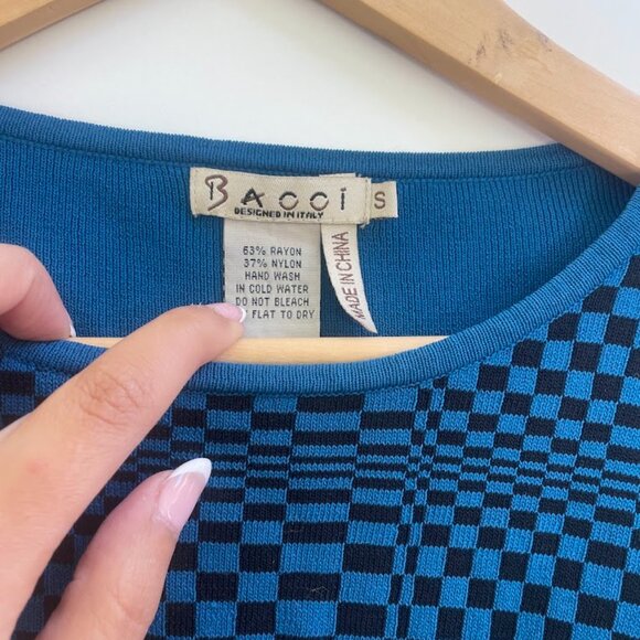 Blue Thick long sleeve top, size S. Cool checkered pattern on the front! - Picture 4 of 6